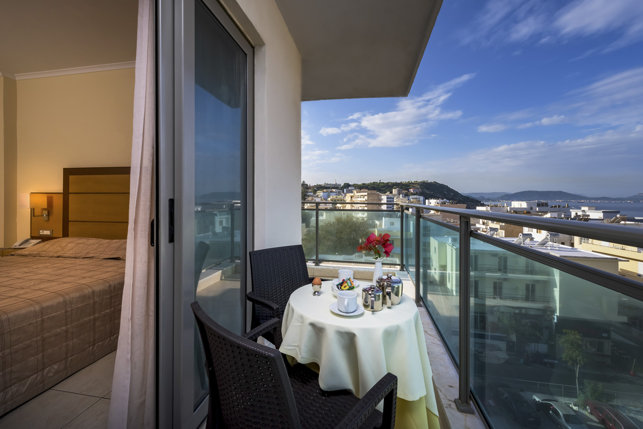 Manousos City Hotel 3*